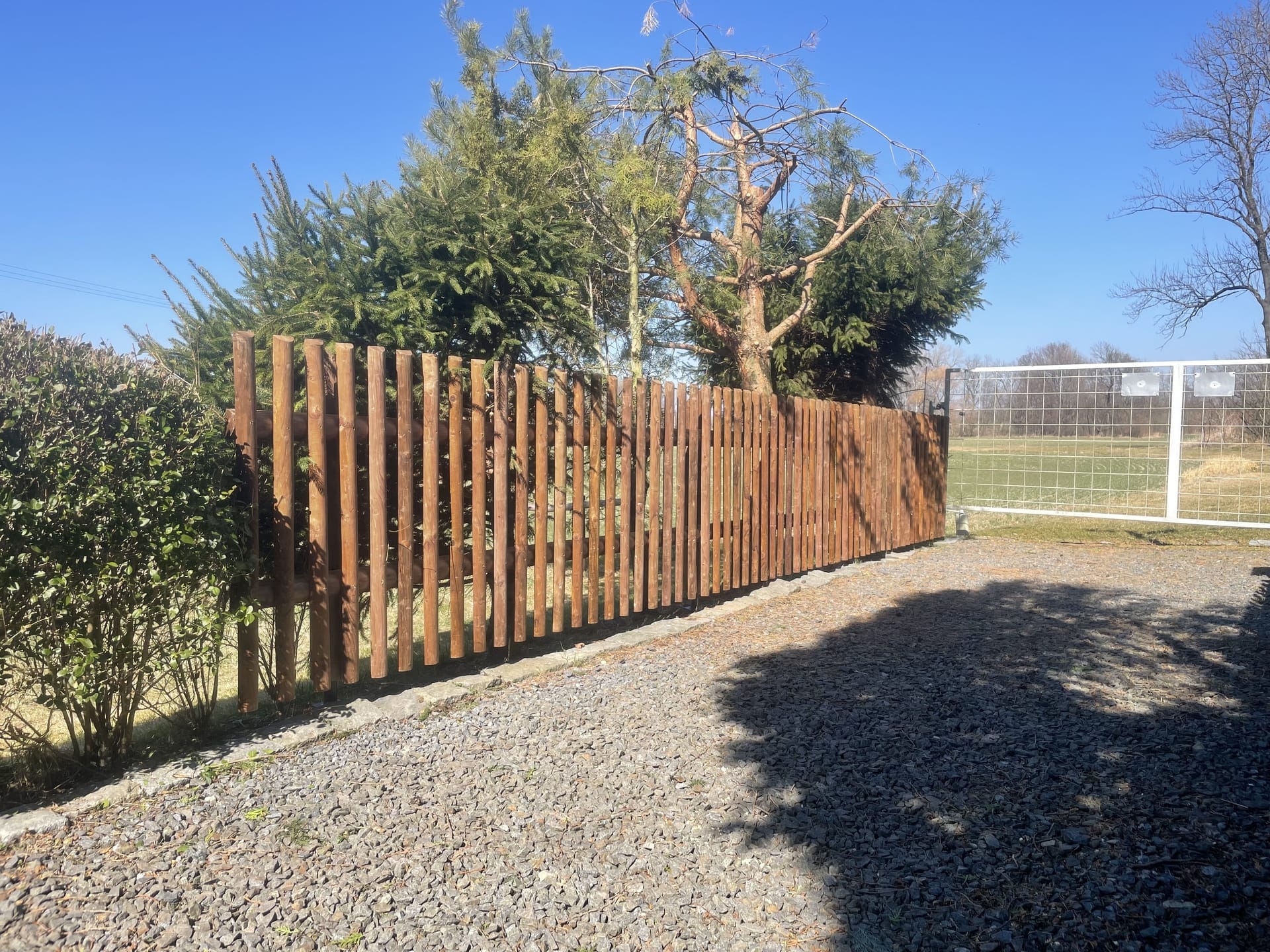 Obrázek 1 / Dřevěné ploty - strojně frézované   - realizace Jenišovice 3-2022